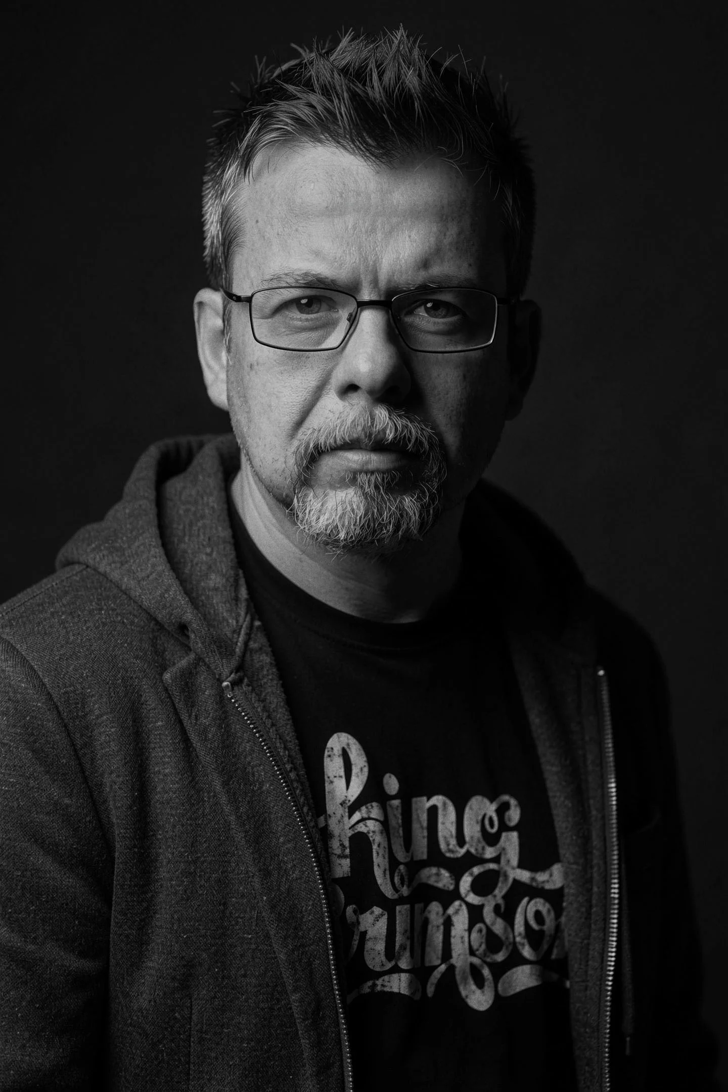 Retrato em preto e branco de Carlos Contreras